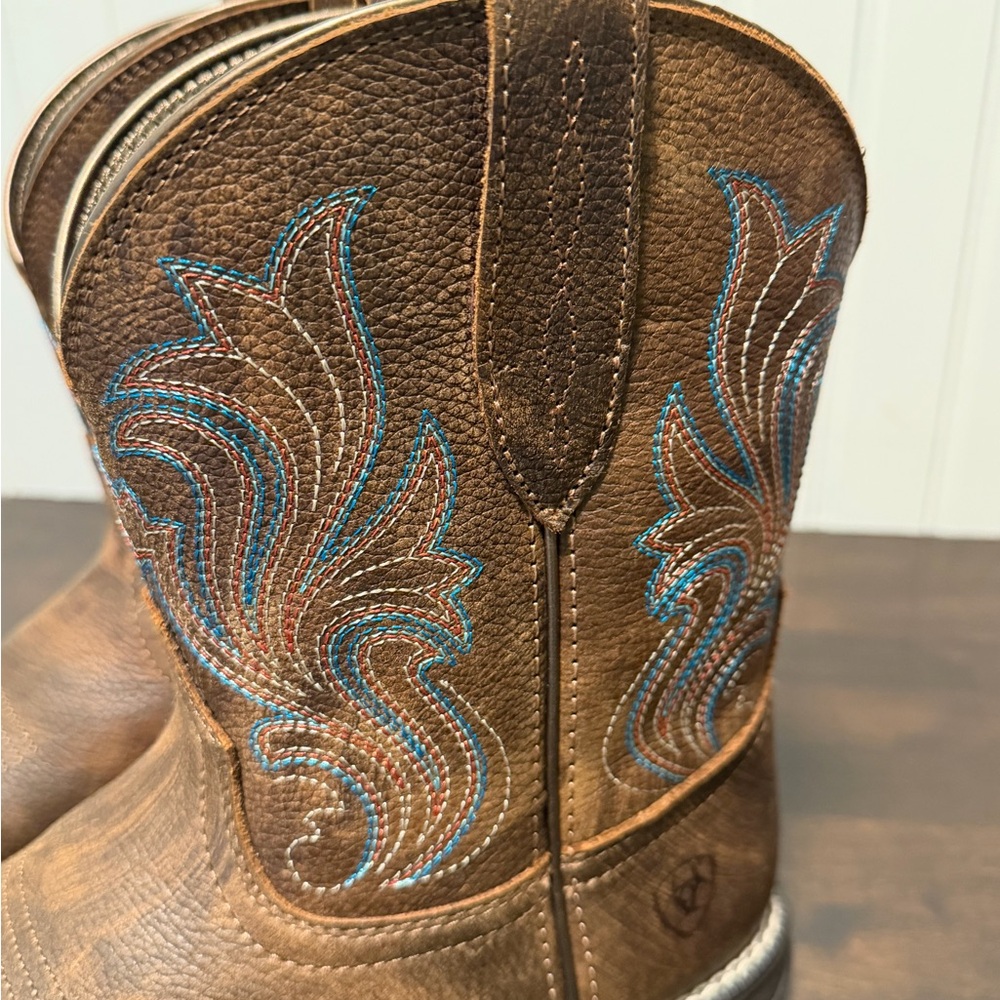 Women’s Ariat Anthem western boots. Round toe. Size 8b. Like new. Brown leather - Picture 5 of 10